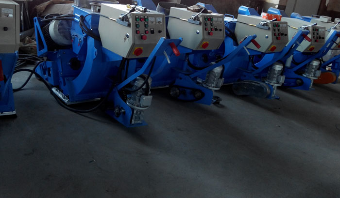 路面拋丸機(jī)制造現(xiàn)場